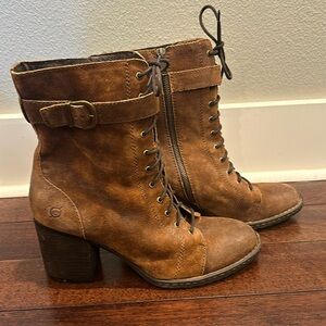 Born size 11 heeled combat boot NWT